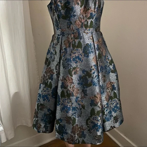 Gal Meets Glam Dress Size 12 - Picture 4 of 13